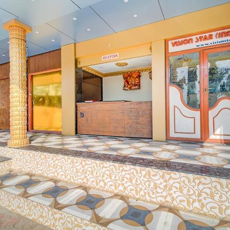 Oyo 67979 Hotel Hollywood Park Sasupada Экстерьер фото