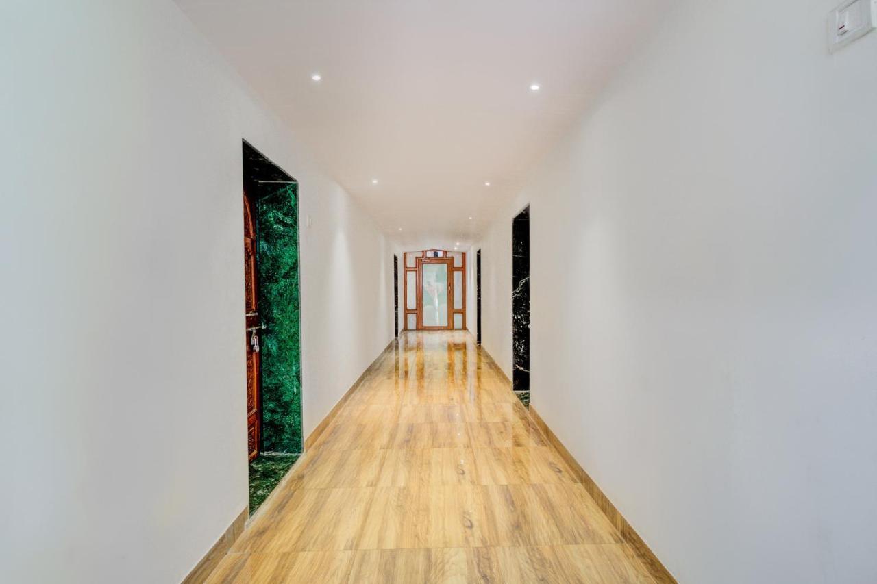 Oyo 67979 Hotel Hollywood Park Sasupada Экстерьер фото