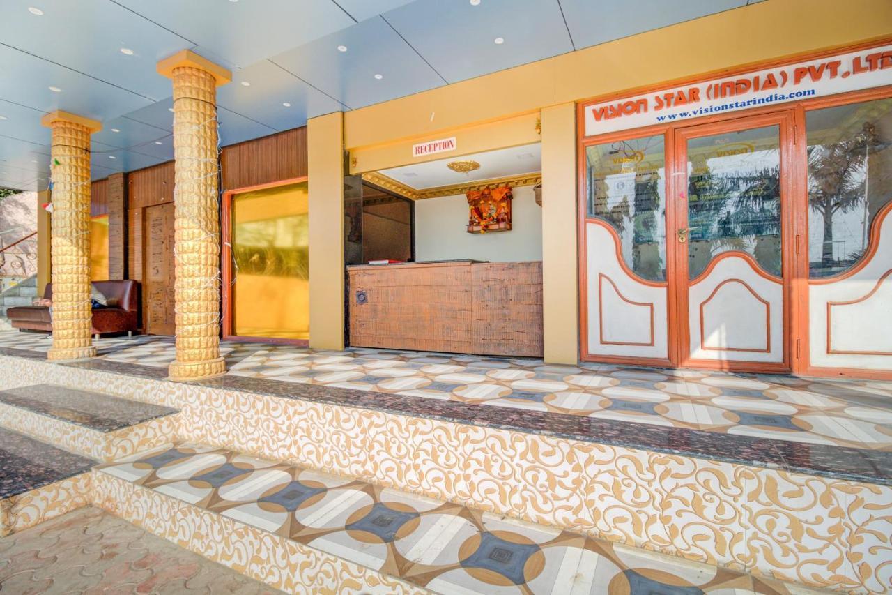 Oyo 67979 Hotel Hollywood Park Sasupada Экстерьер фото