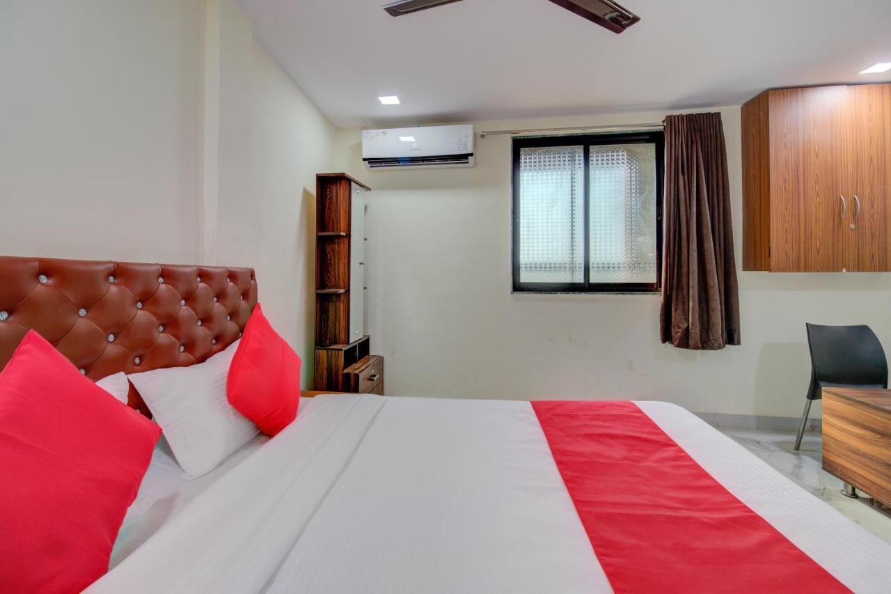 Oyo 67979 Hotel Hollywood Park Sasupada Экстерьер фото