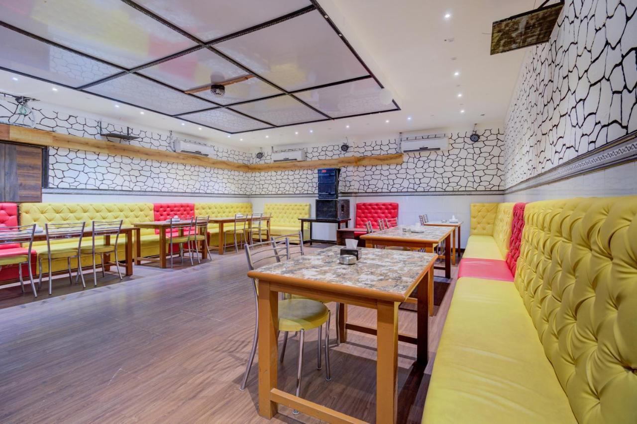 Oyo 67979 Hotel Hollywood Park Sasupada Экстерьер фото