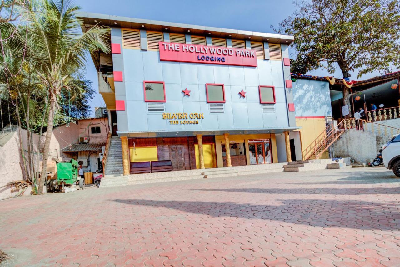 Oyo 67979 Hotel Hollywood Park Sasupada Экстерьер фото