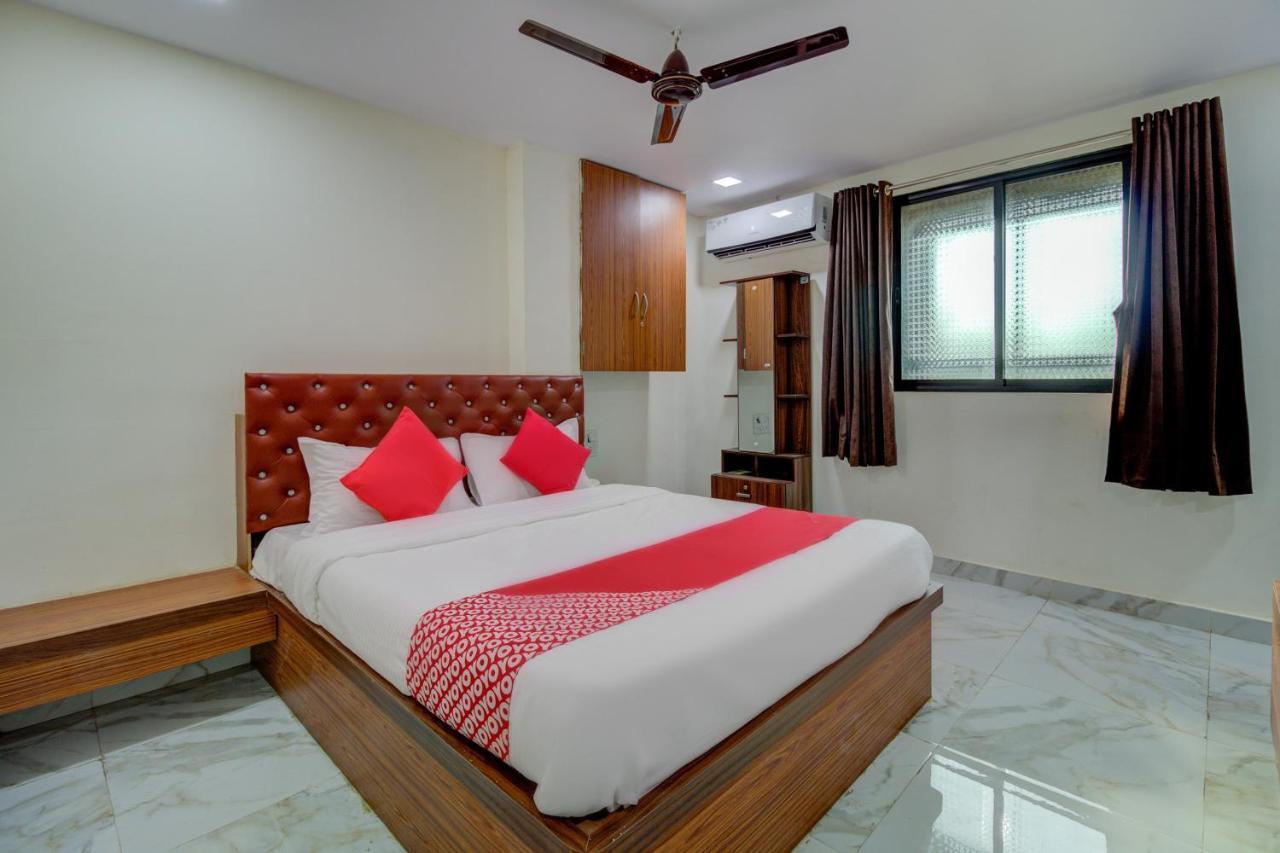 Oyo 67979 Hotel Hollywood Park Sasupada Экстерьер фото