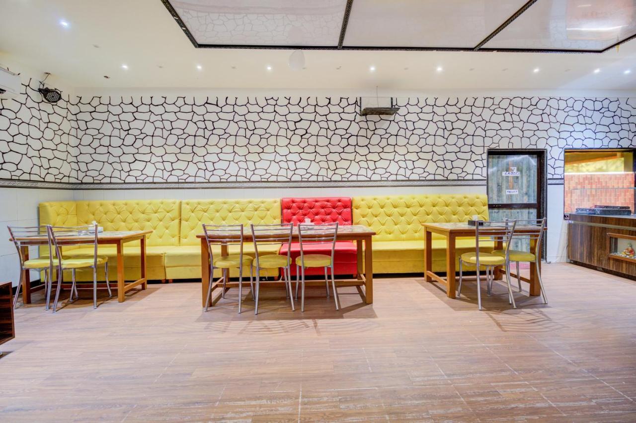 Oyo 67979 Hotel Hollywood Park Sasupada Экстерьер фото