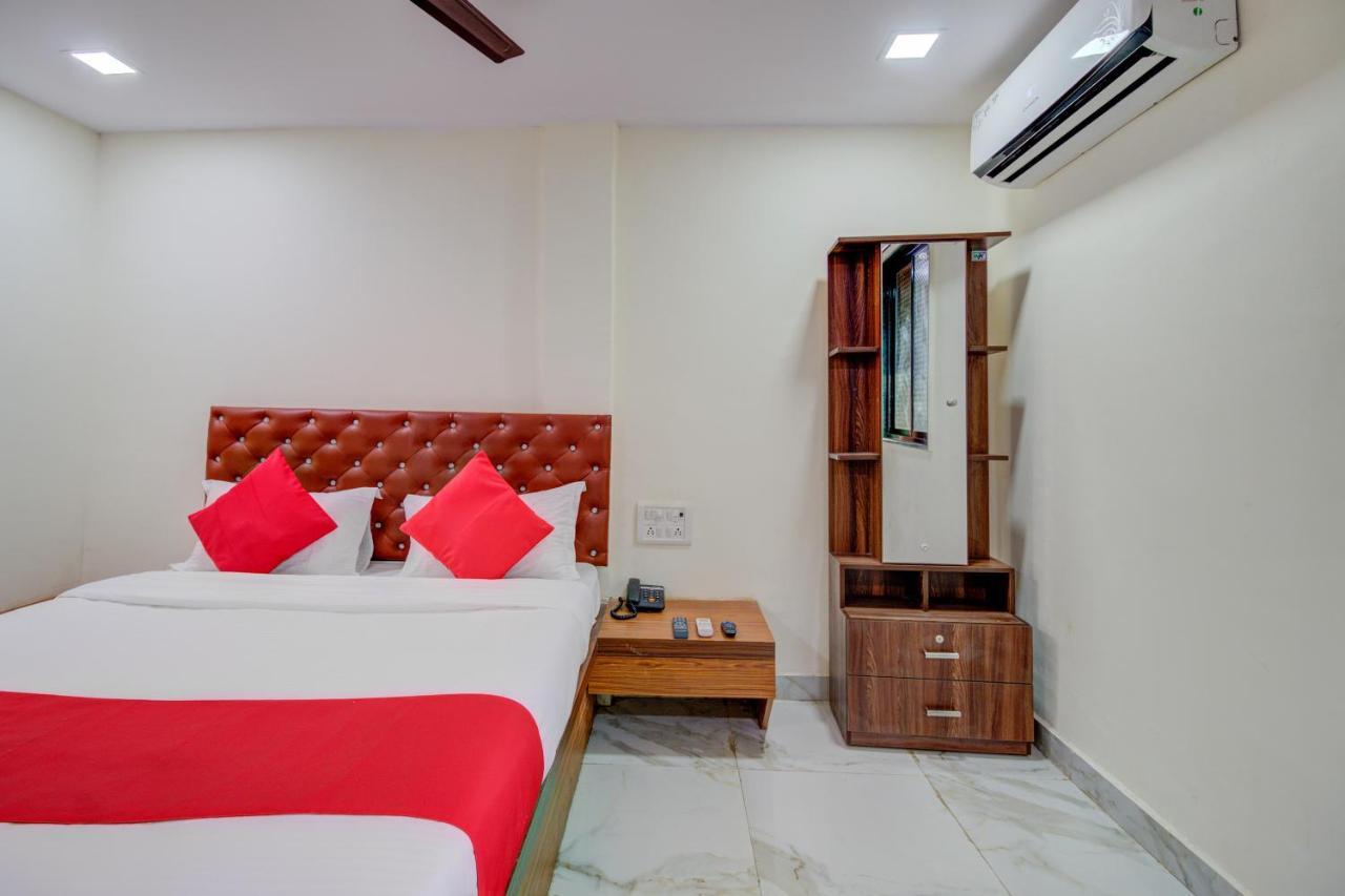 Oyo 67979 Hotel Hollywood Park Sasupada Экстерьер фото