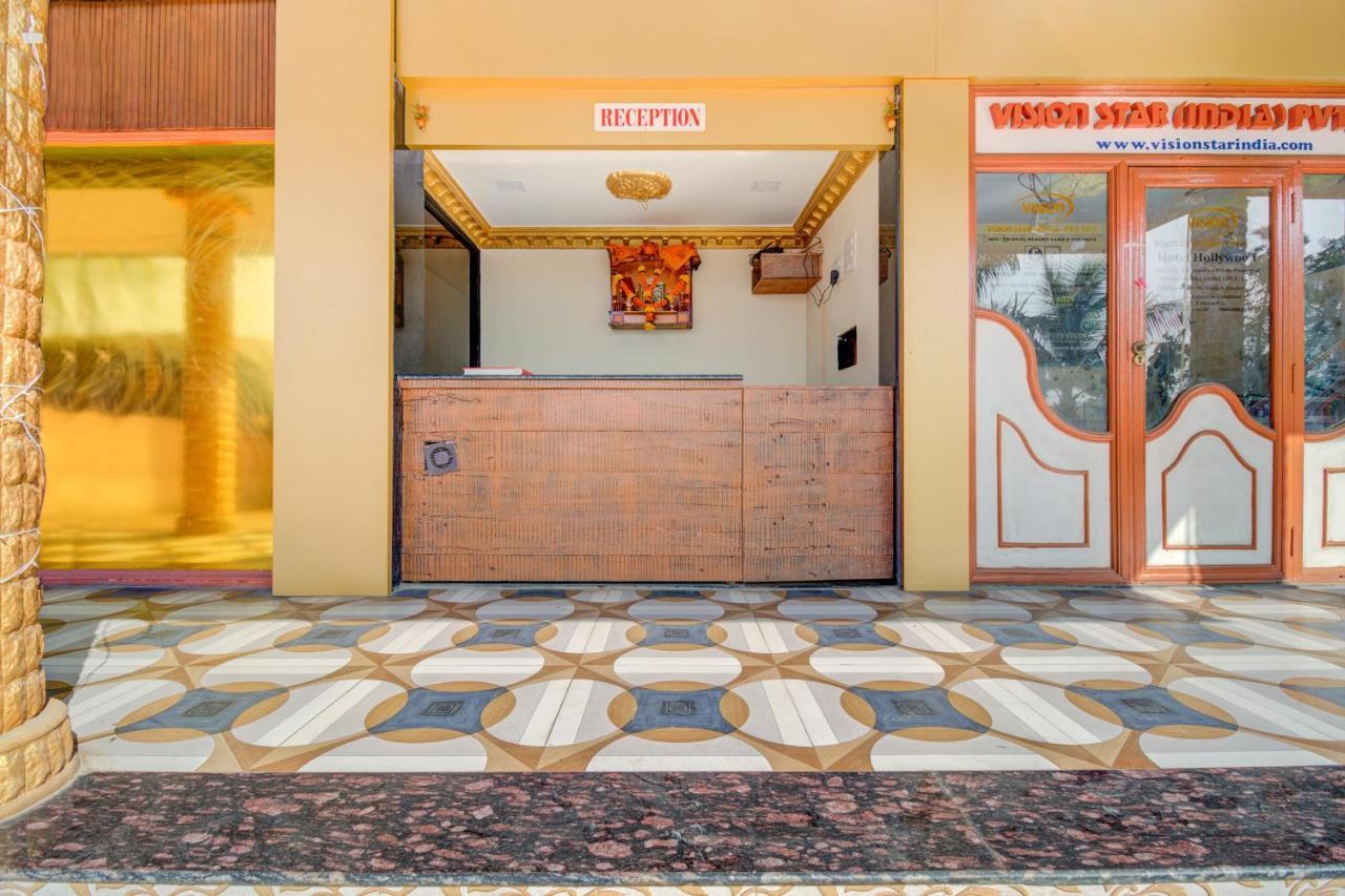Oyo 67979 Hotel Hollywood Park Sasupada Экстерьер фото